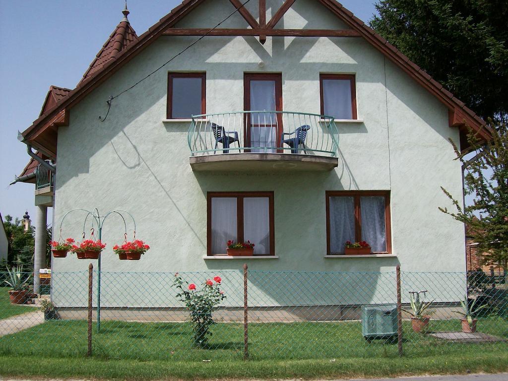 Borostyan Vendeghaz Διαμέρισμα Balatonkeresztúr Δωμάτιο φωτογραφία